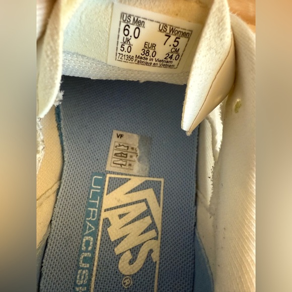 Vans - Picture 6 of 7